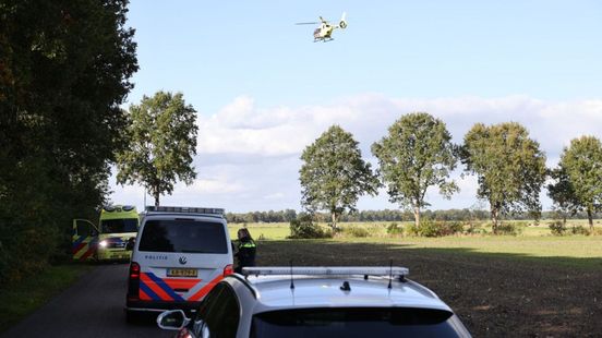 Wielrenner raakt gewond bij ongeluk in Amen. Wielrenner raakt gewond bij ongeluk in Amen.