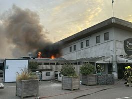 'Lastig te bestrijden' brand bij restaurant op Neeltje Jans houdt brandweer uren bezig