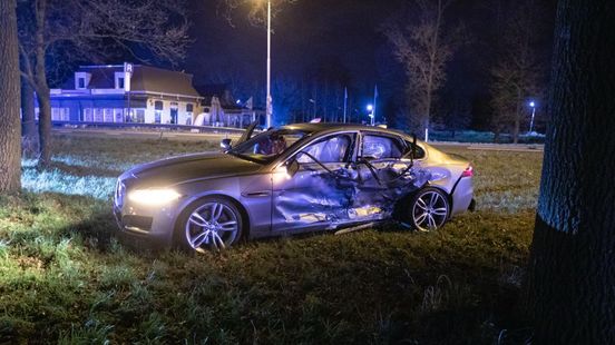 112 nieuws: N35 bij Haarle afgesloten na ongeval, twee autobestuursters gewond. 112 nieuws: N35 bij Haarle afgesloten na ongeval, twee autobestuursters gewond.