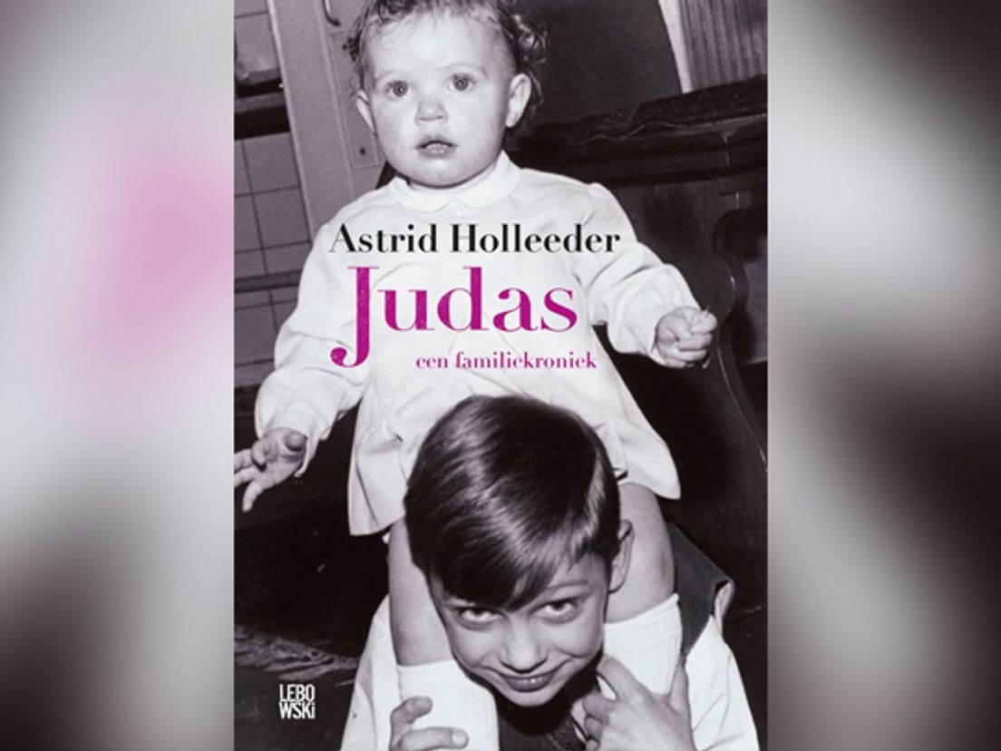 Astrid Holleeder op de nek van haar grote broer Willem, cover van haar boek