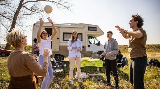 Waarom heeft niet elke school tegelijk meivakantie? Home