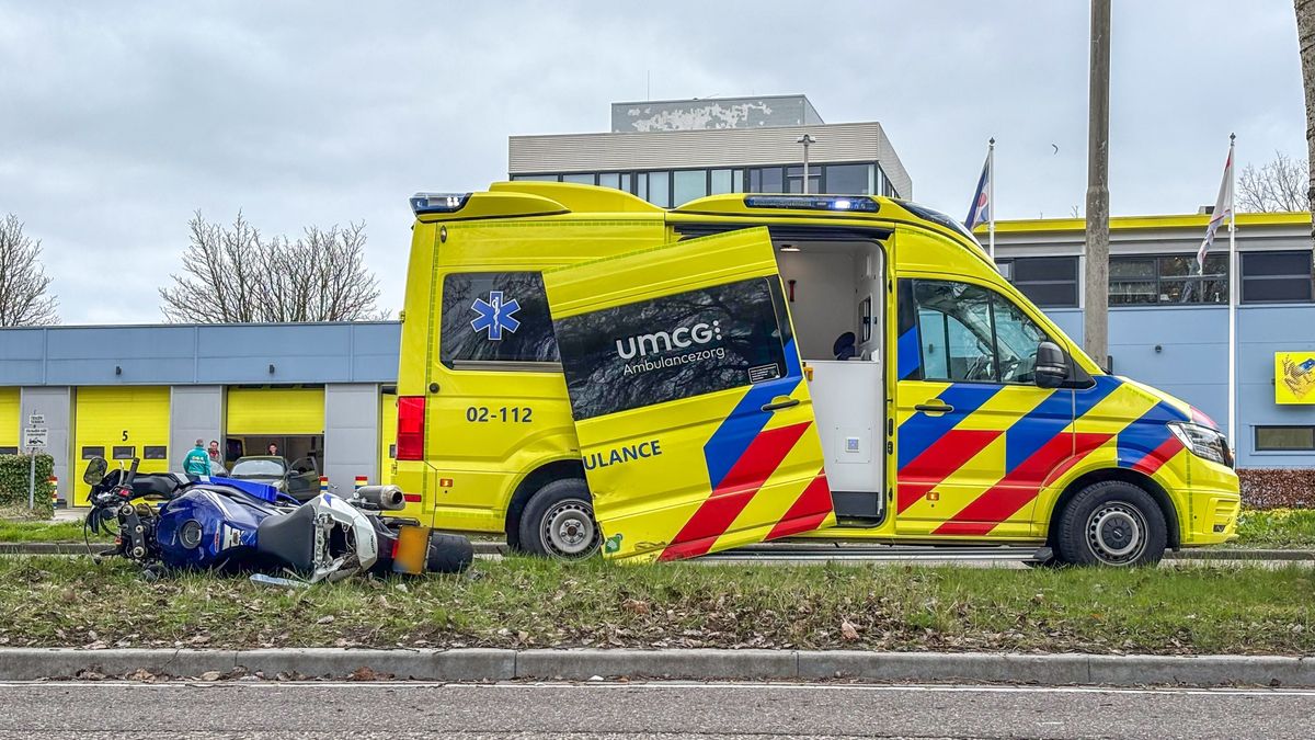Motorrijder en ambulance botsen in Leeuwarden | Kinderpornozaak aangehouden vanwege ontbreken advoca