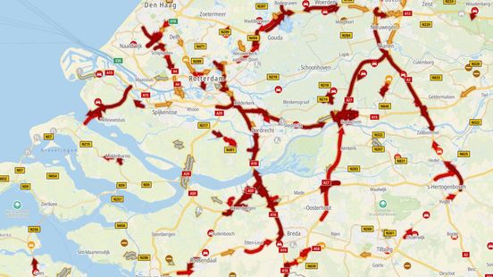 Ongelukken en vakantieverkeer: stilstaan en filerijden op A16 en A15. Ongelukken en vakantieverkeer: stilstaan en filerijden op A16 en A15.