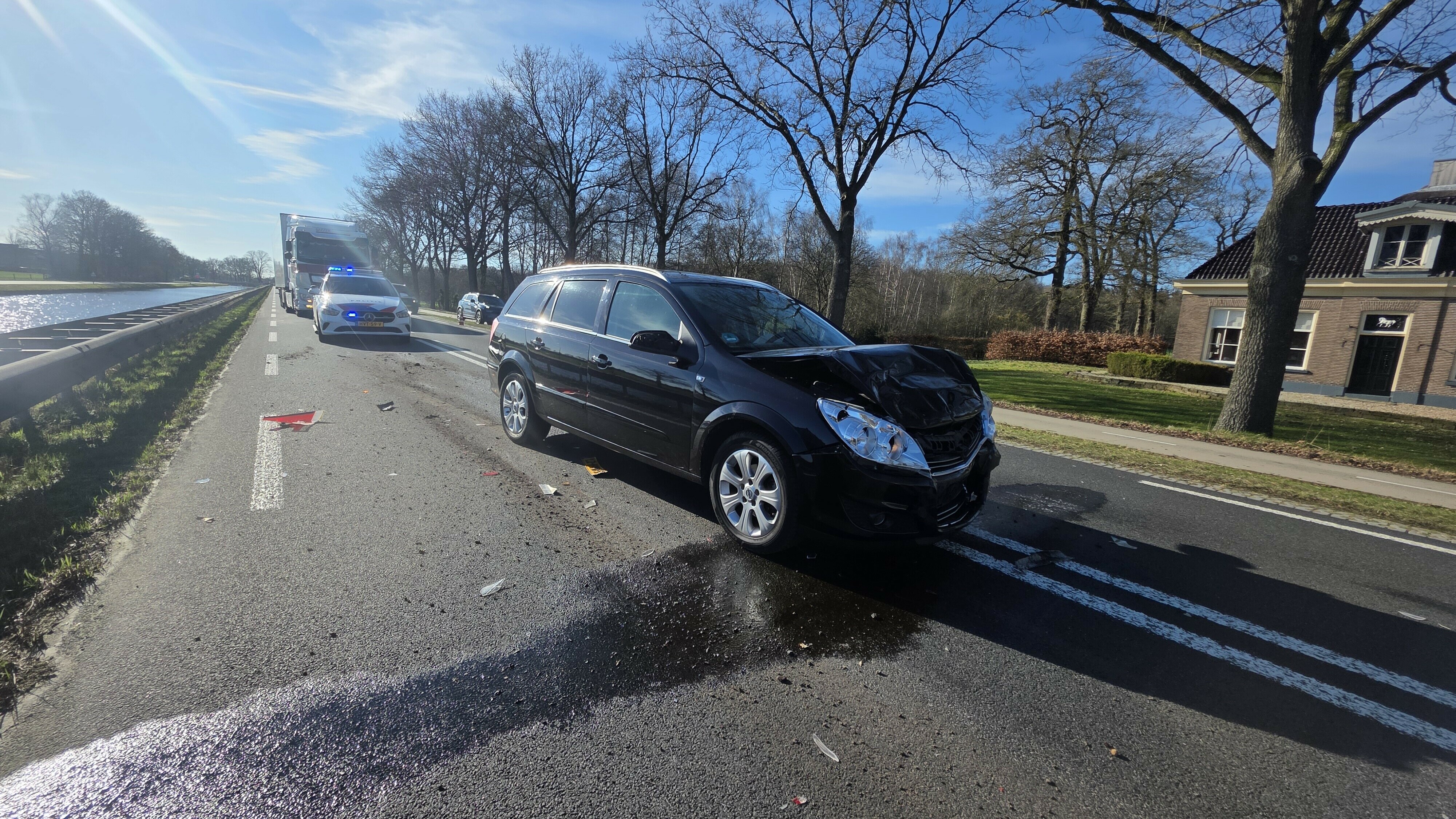 N371 tussen Havelte en Uffelte dicht na ongeluk