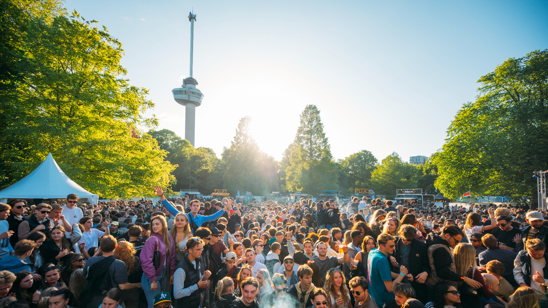 Het Bevrijdingsfestival in Het Park bij de Euromast.