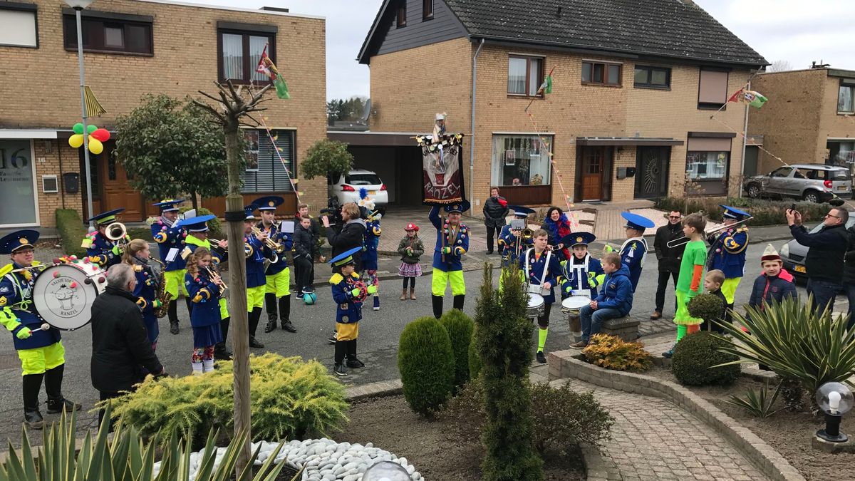 Video: Prins Ransdaal wakker getoeterd