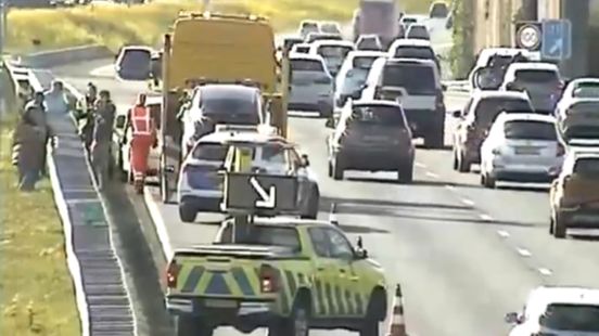 Lange file op A12 na nieuw ongeluk. Lange file op A12 na nieuw ongeluk.