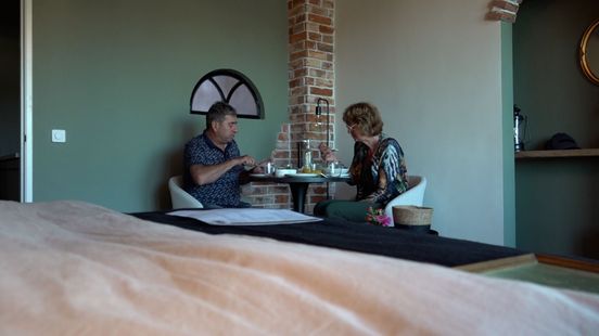 Foto: Palingwinkel omgetoverd tot B&B, oud-eigenaar eerste gast