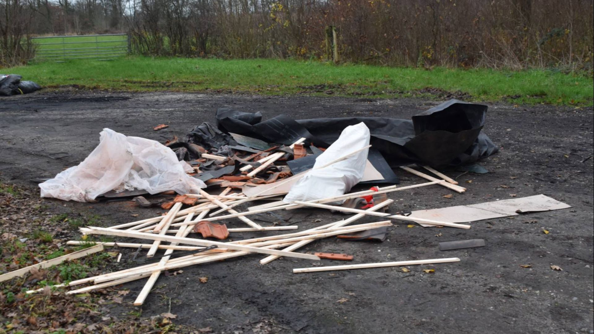 Afval gedumpt • zwaar ongeluk.