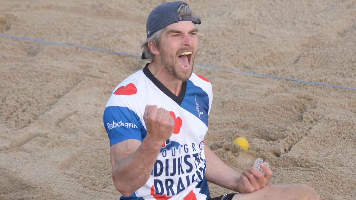 Ysbrand Galama en Marrit van der Wal winnen fierljeppen in IJlst