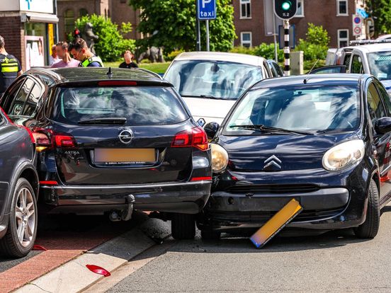Twee ongevallen kort na elkaar op Wilhelminastraat in Emmen