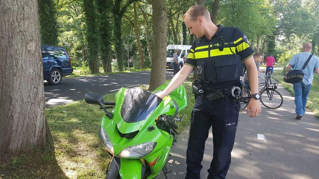 Een motorrijder raakte gewond op de Heerenweg in IJhorst