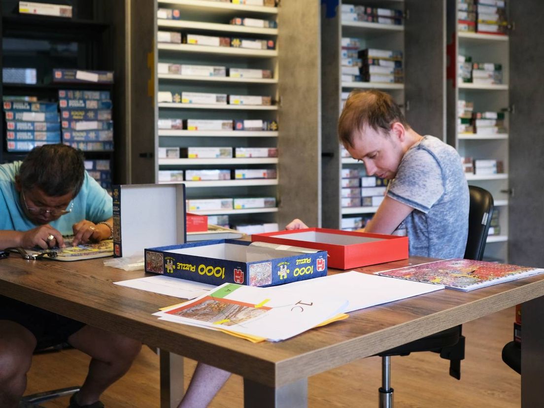 De Jan van Haasteren puzzelgroep zoekt naar ontbrekende stukjes van puzzelaars