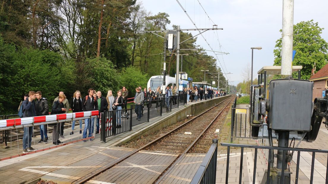 Reizigers wachten op vervangend vervoer