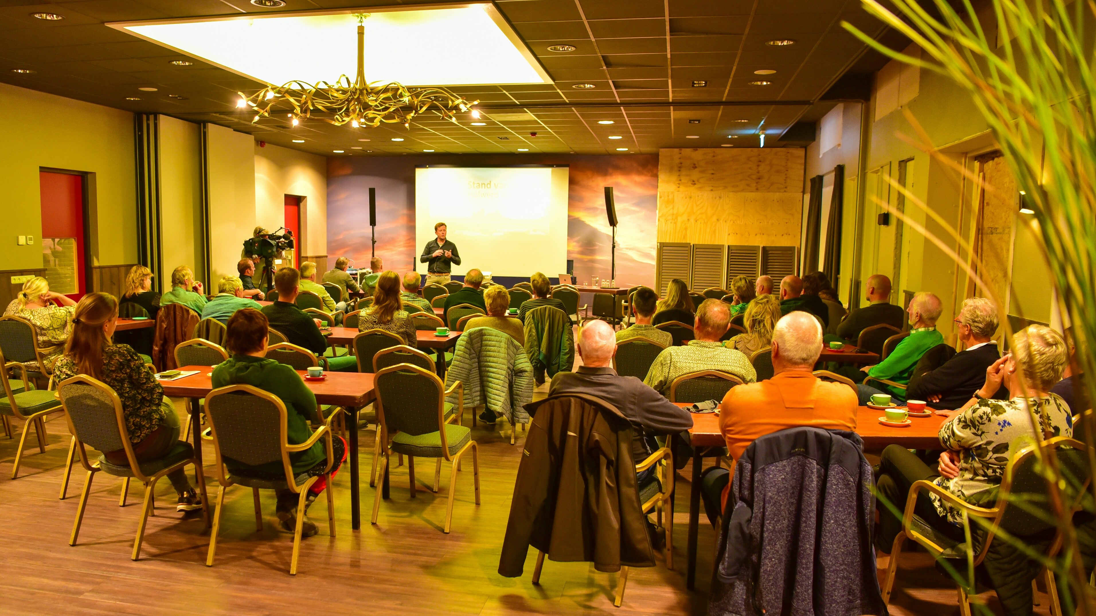 Een bijeenkomst over Holwerd aan Zee, een project vanuit de gemeenschap