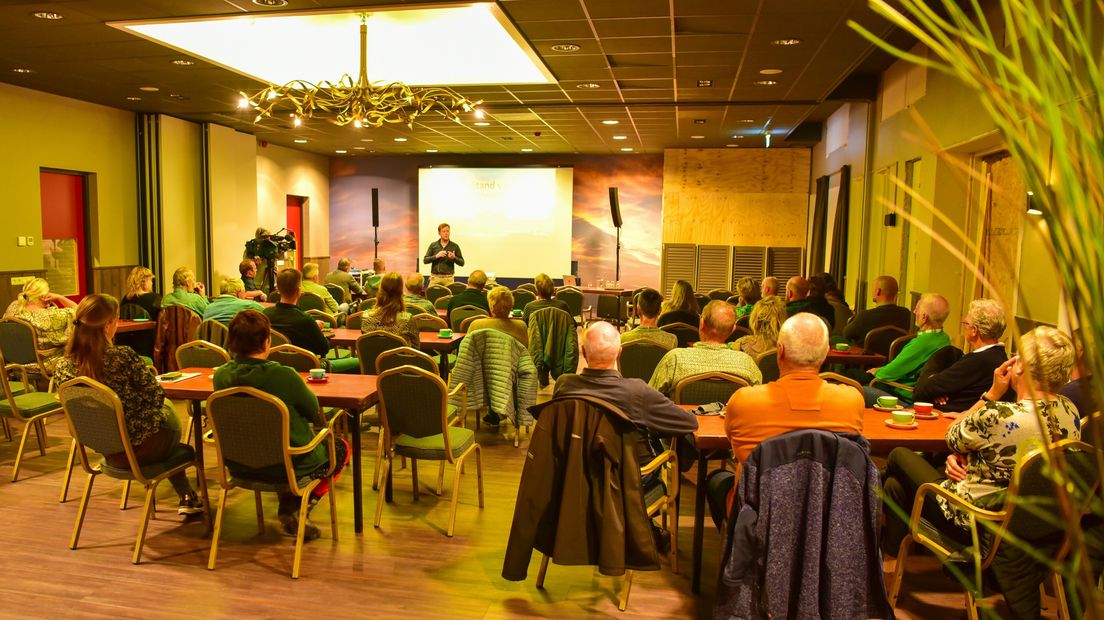 Een bijeenkomst over Holwerd aan Zee, een project vanuit de gemeenschap