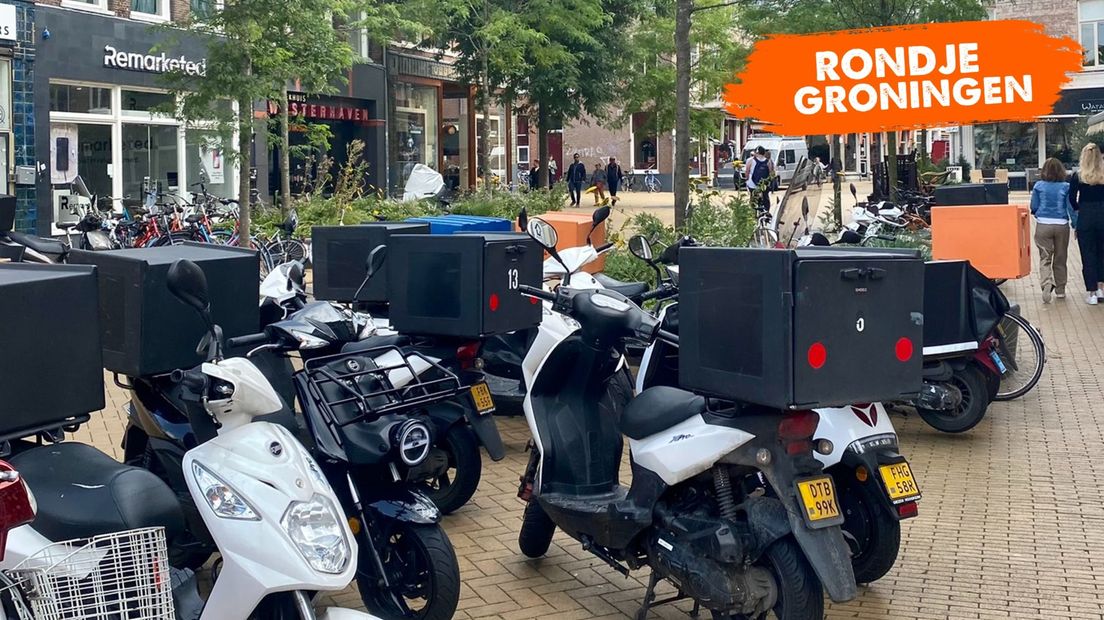 Scooters bij de Brugstraat en A-Straat