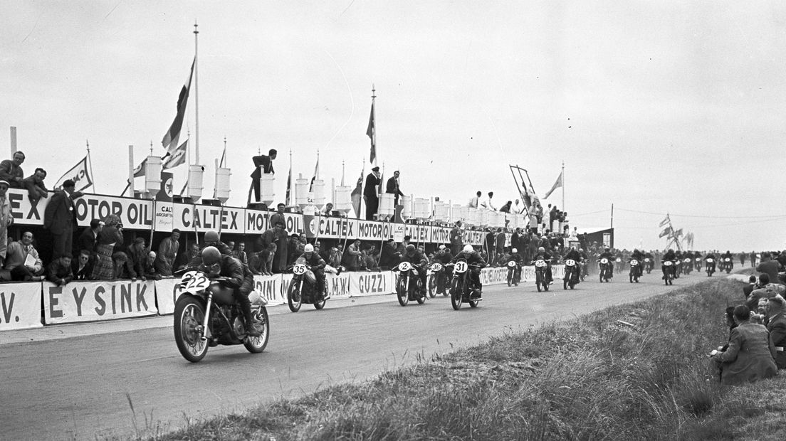 Sinds 1949 worden alle wedstrijden 'grand prix' genoemd, maar Assen mag de naam TT behouden (Rechten: ANP / Fokke C. de Haan)