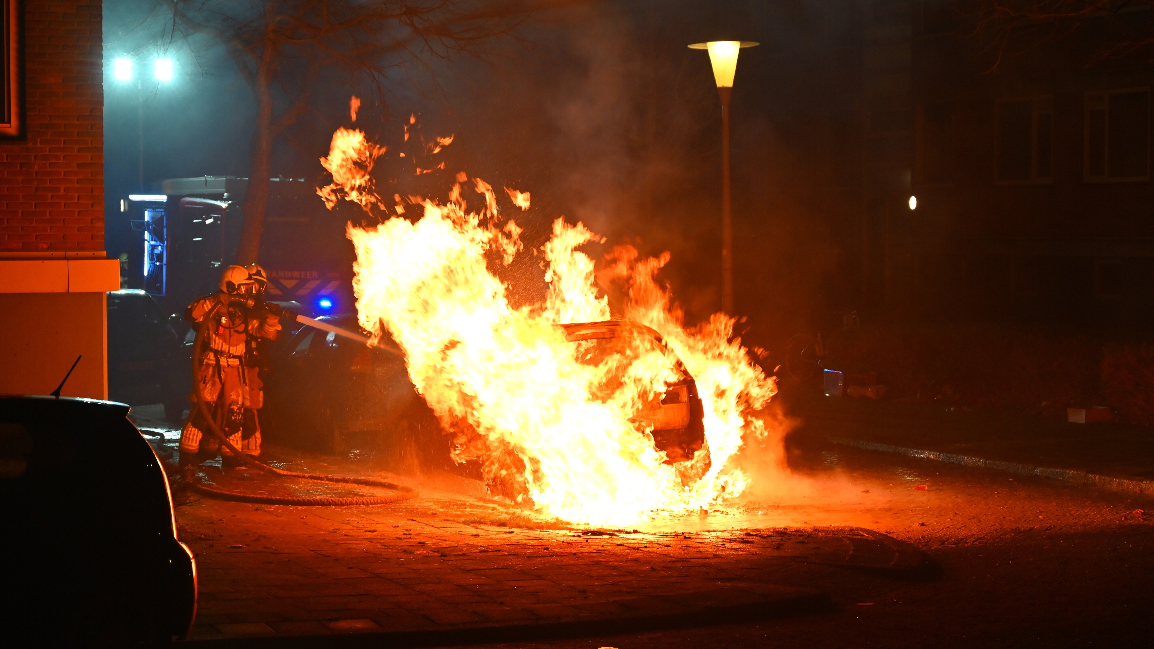 Auto útbaarnd yn Ljouwert