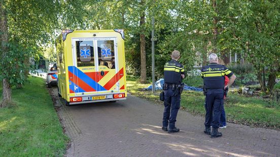 Fietser naar ziekenhuis na botsing in Eelderwolde. Fietser naar ziekenhuis na botsing in Eelderwolde.