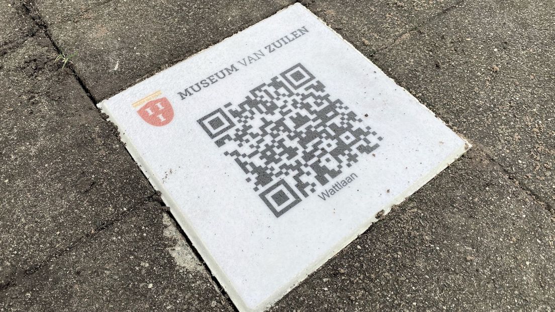 De eerste QR-tegel op de Wattlaan