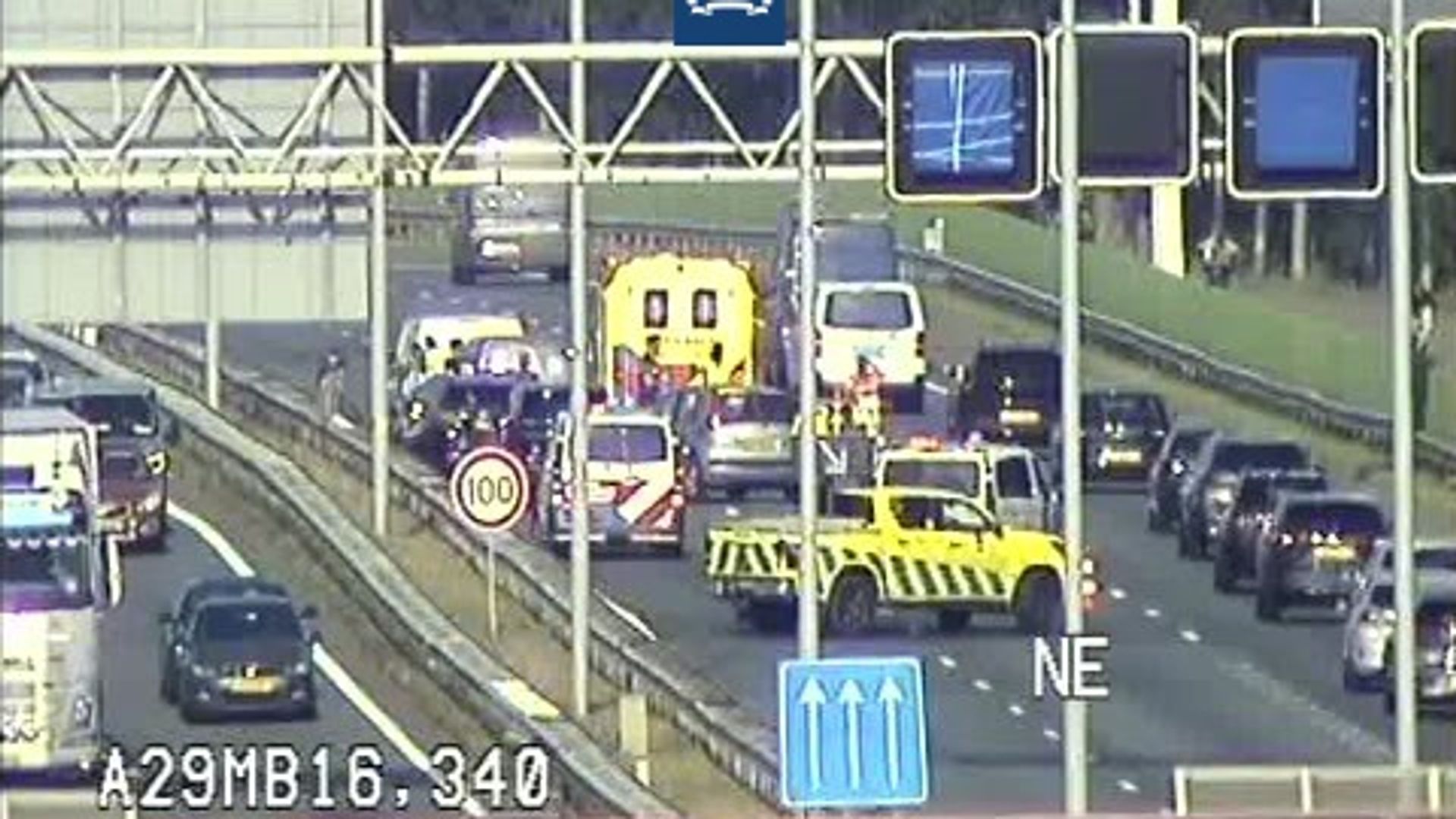 Ongeluk op de A29 bij Oud-Beijerland zorgt voor vertraging