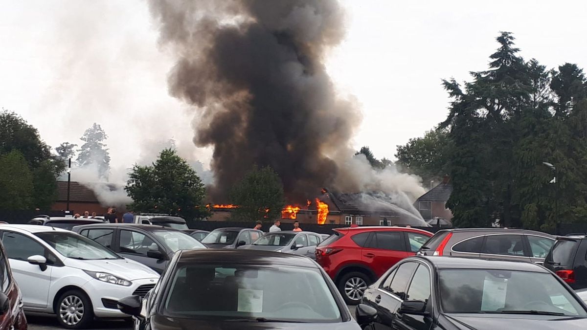 Twee schuren en twee woningen in Valthermond door brand verwoest