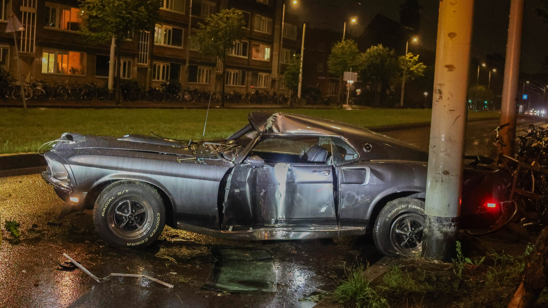 De schade na het ongeluk.