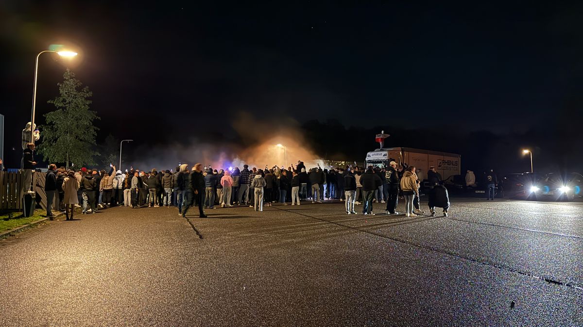 Politie grijpt in bij grote illegale carmeeting in Wierden en Enschede, 1 aanhouding