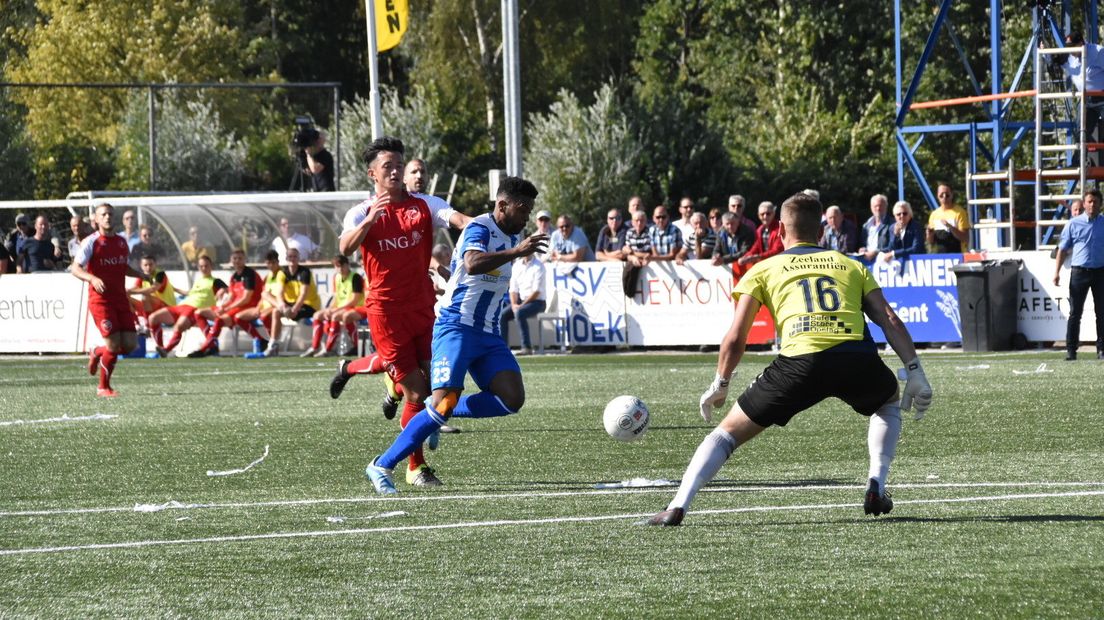 Constansia scoort de 1-0 voor Hoek