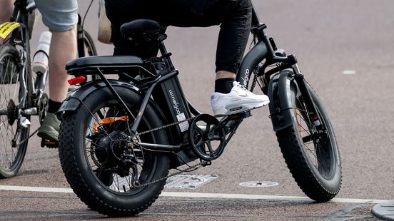 Groepje meiden na hockeytraining bedreigd op fietspad