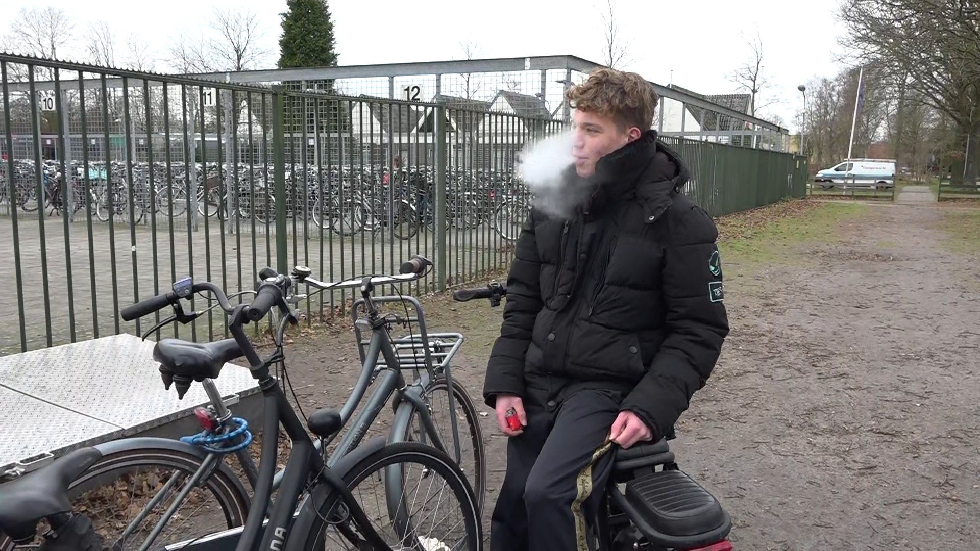 Longartsen maken zich zorgen over vapen: 'Meer nicotine dan een pakje  sigaretten' - RTV Noord
