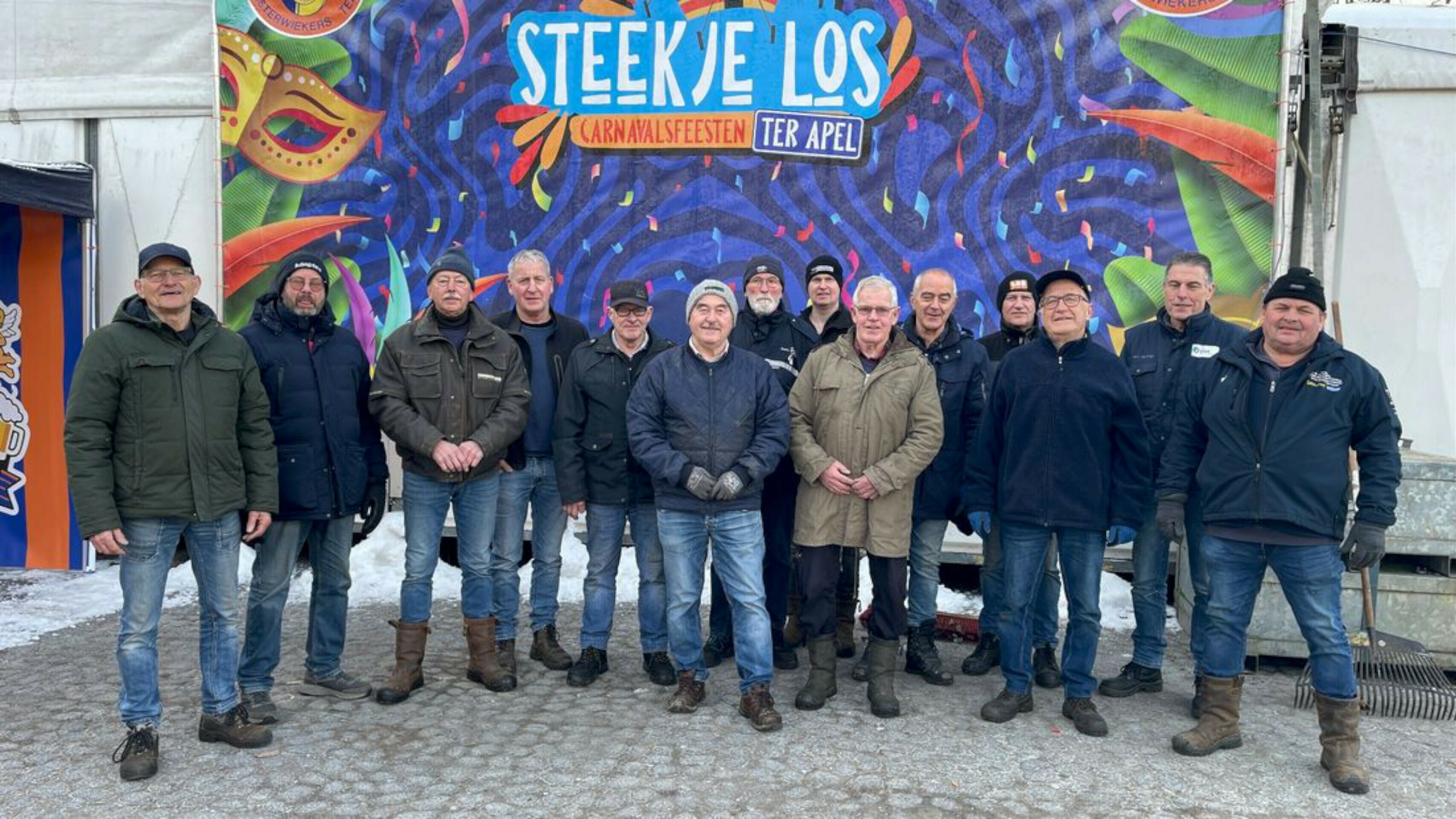 Vrijwilligers VV Valthermond ruimen carnavalstroep Ter Apel op: ‘We doen dit al jaren’