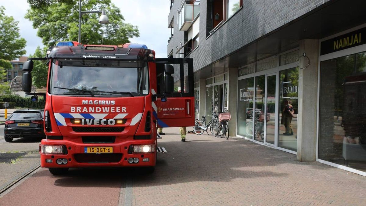 Magnetron vliegt in brand bij nagelstudio