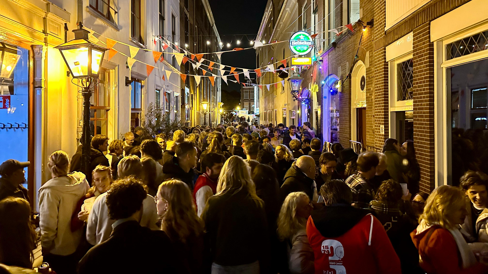 Armin van Buuren, kilo's hutspot en optocht vol lichtjes: Leidens