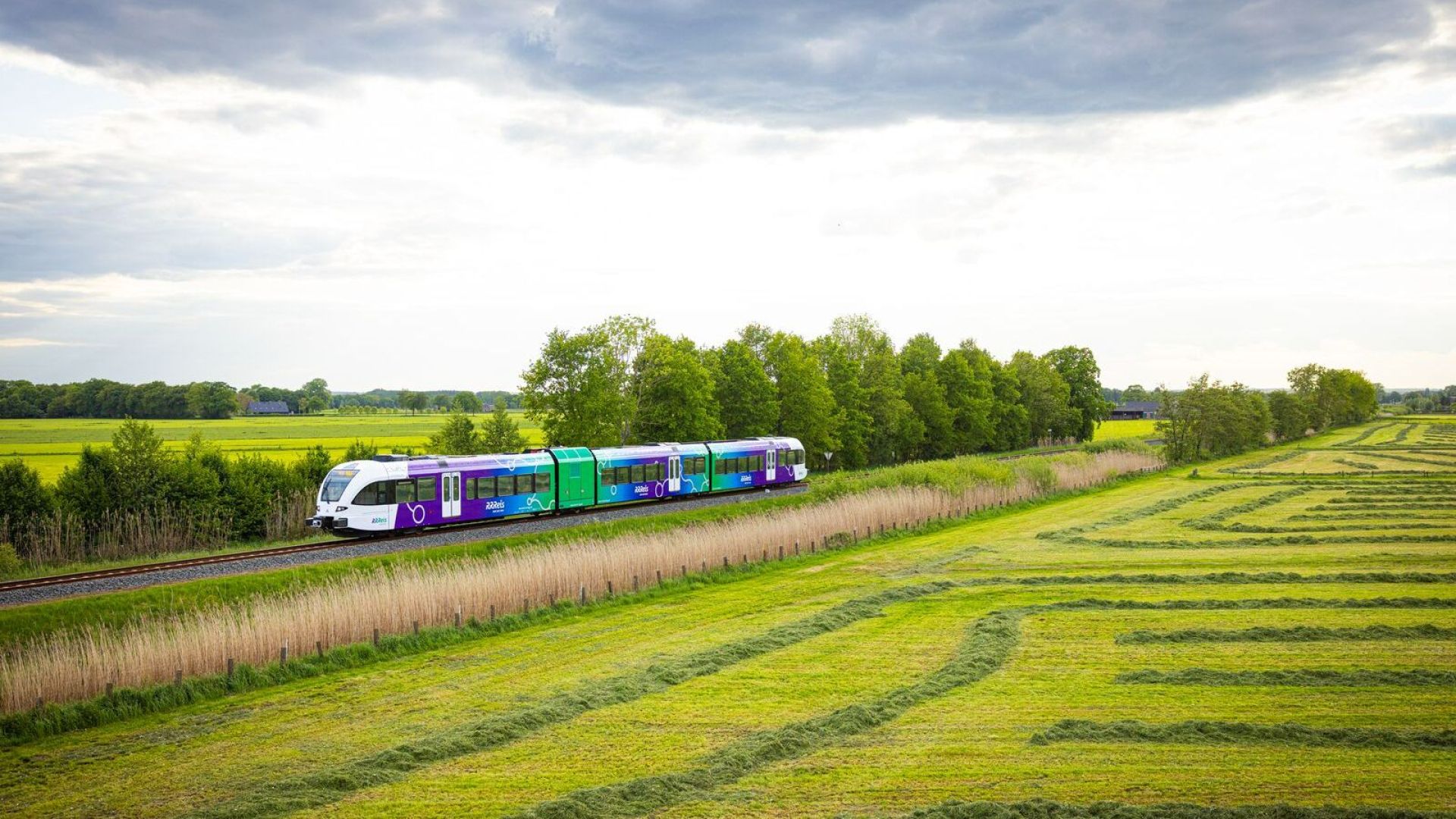 Eerste Arriva-trein met naam “Ode aan het landschap” rijdt door de Achterhoek.