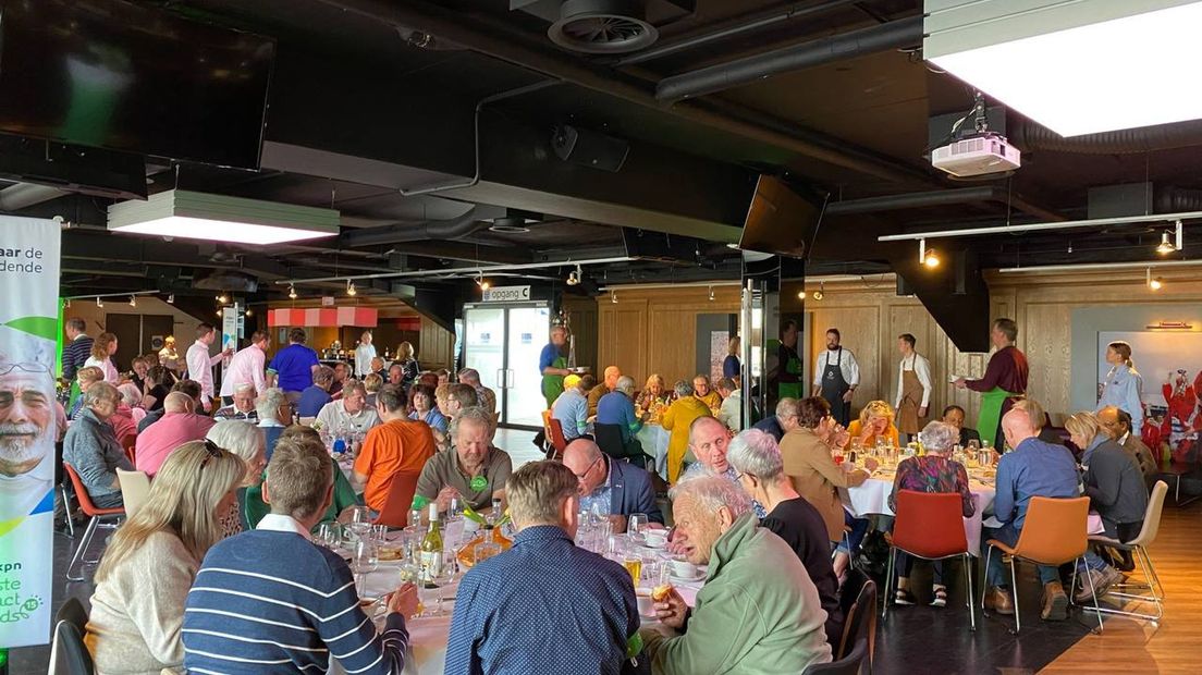 Paaslunch in voetbalstadion