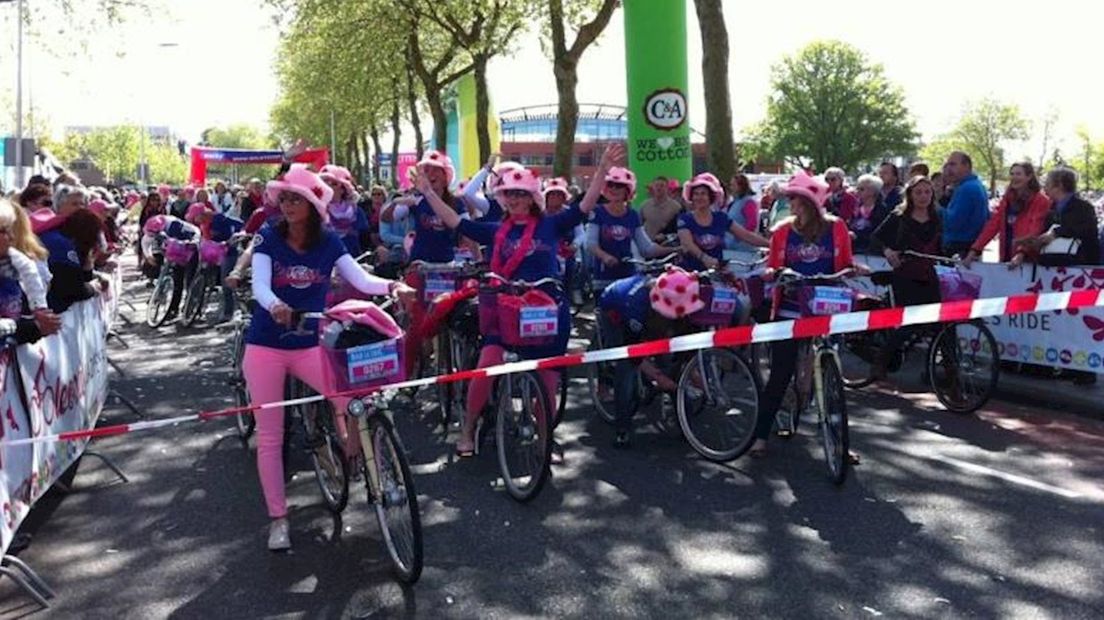 Vrouwen aan start van de Leontien Ladies Ride