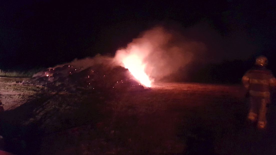 Maaiafval in brand bij Tuk