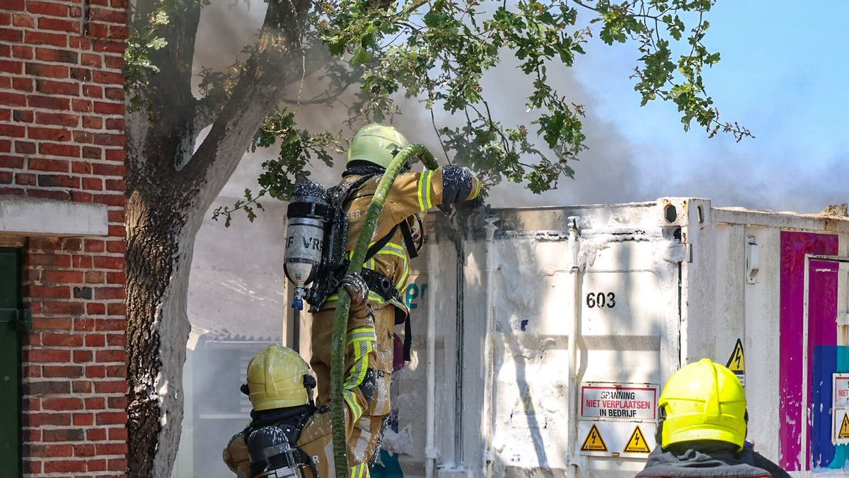 Brand in transformatorcontainer in Ureterp, meer dan veertig straten zonder stroom