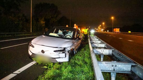 Ravage na ongeluk op A28, automobilist aangehouden. Ravage na ongeluk op A28, automobilist aangehouden.