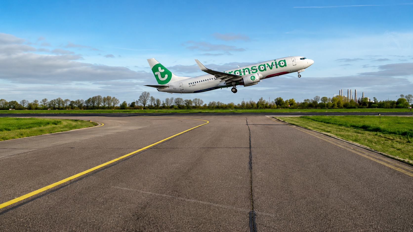 Vliegtuig stijgt op vanaf Rotterdam The Hague Airport