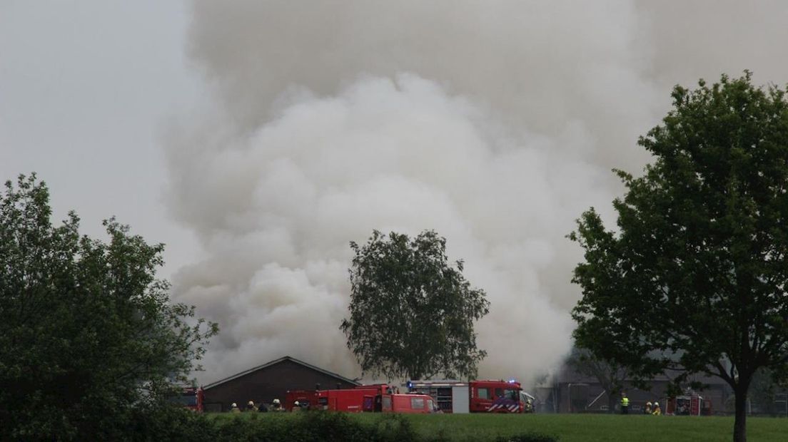Asbest vrijgekomen bij grote schuurbrand in het Gelderse Laren