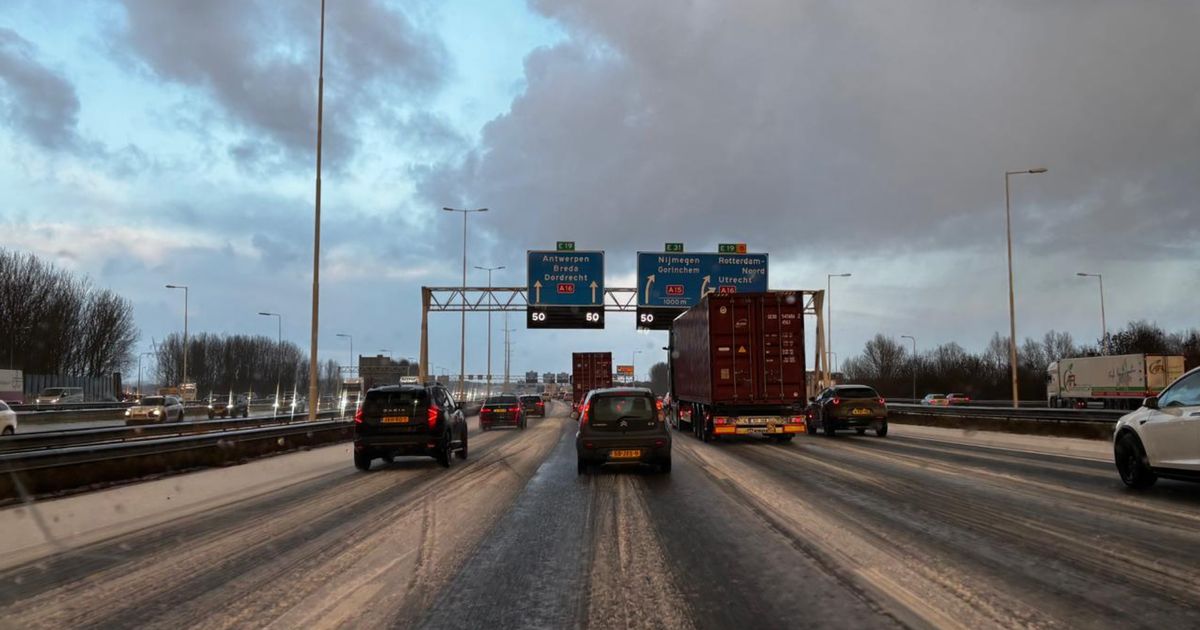 Op veel wegen rond Rotterdam en Dordrecht is het vrijdag extra druk in de…