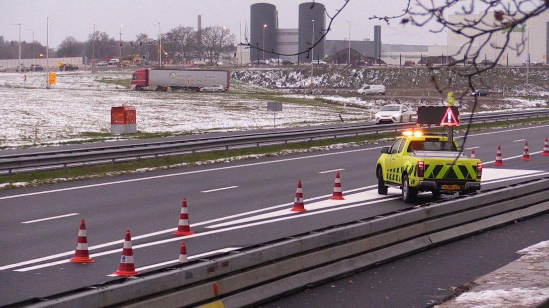 Vrachtwagen in de berm, afslag A35 bij Enschede afgesloten