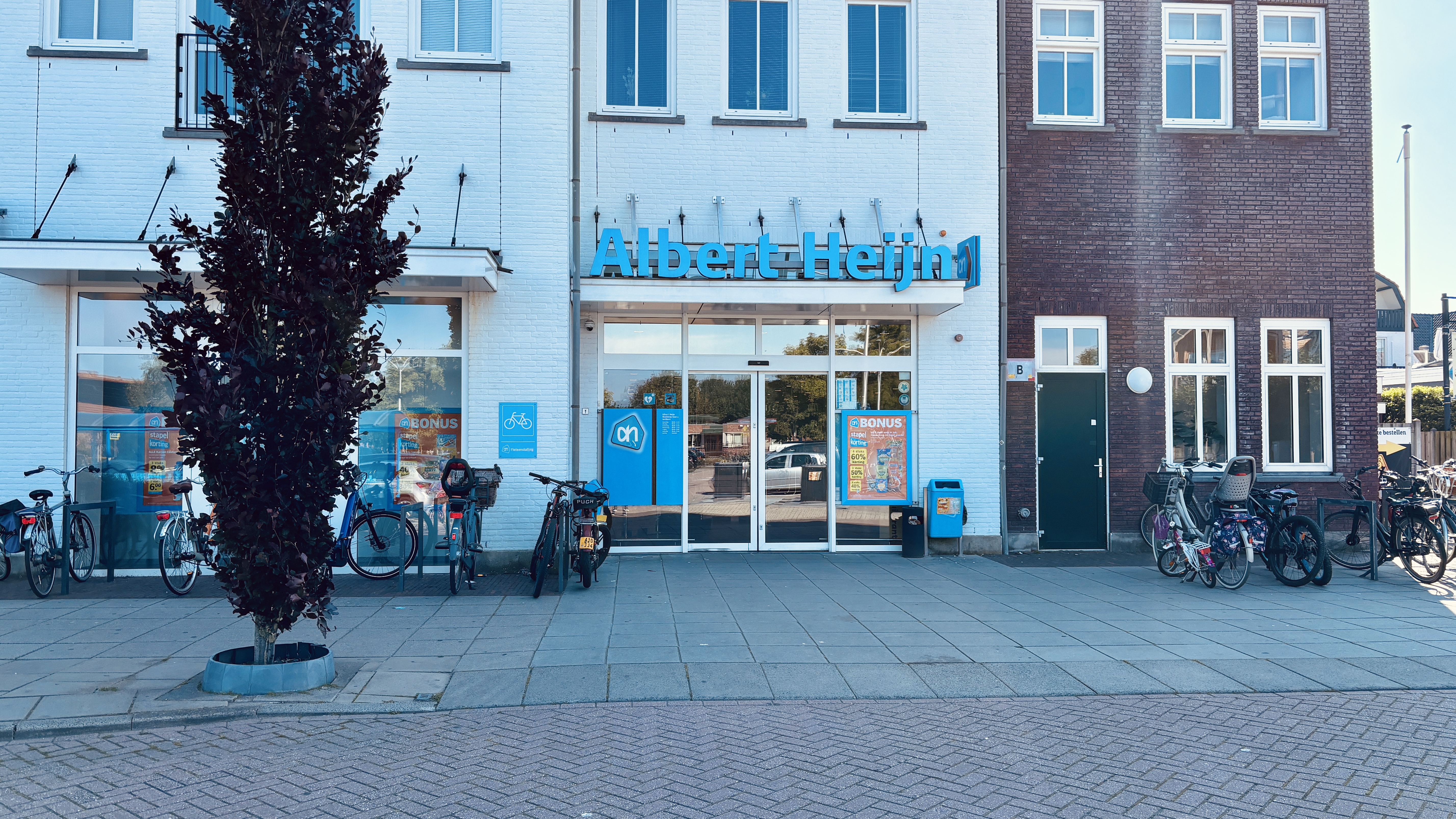 De deuren van de Albert Heijn in Ouddorp blijven op zondag dicht.