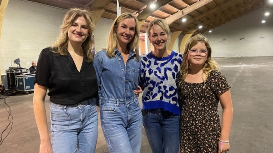 Van l n r. Actrice Els Vegter Liesbeth Groenwold, Marianne Timmer en actrice Annelie Brandon