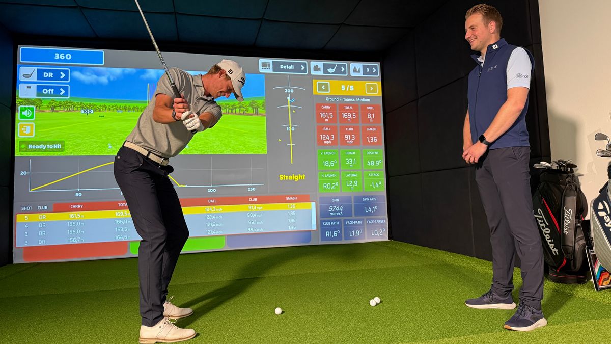 Net als Max Verstappen traint ook golfer Michel van Zijl uit Assen met een simulator