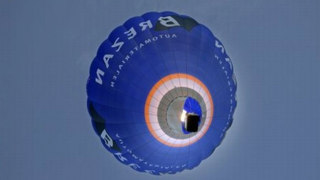 Man slaat Duitse ballonvaarder