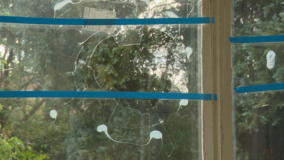 Hoe conflict over nieuwe woonwijk tussen jeugd en ouder echtpaar Oldeberkoop onder hoogspanning zet